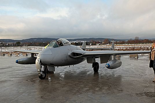 Denne Vampiren fra 1953 holdt en oppvisning som start på markeringen (Forsvarsdepartementet, Asgeir Spange Brekke)