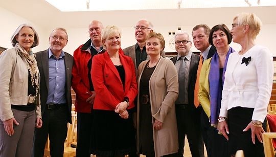 Kunnskapsminister Kristin Halvorsen og fornyings- og administrasjonsminister Rigmor Aaserud sammen med avtalepartnerne.