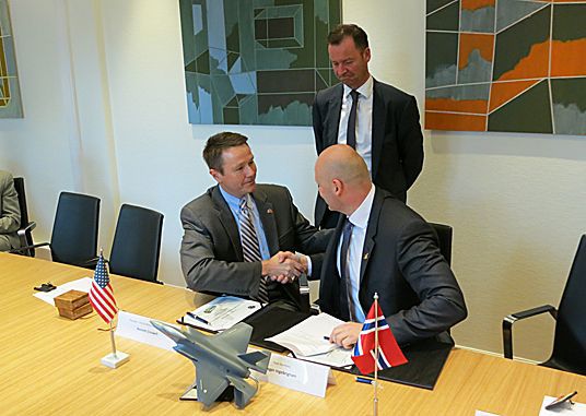 Samarbeidsavtalen mellom AIM Norway og Pratt & Whitney er en milepæl for AIM Norway og norsk flyindustri. Ikke bare viser den at AIM Norway, som et statseid selskap kan konkurrere om store internasjonale kontrakter, men den viser også at den tekniske kompetansen i norsk industri er i verdensklasse, sier statssekretær Roger Ingebrigtsen.
