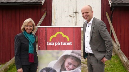  Både landbruks- og matminister Trygve Slagsvold Vedum og helse- og omsorgminister Grete Strøm-Erichsen har stor tro på de tilbudene Inn på tunet-gardsbruk kan gi.