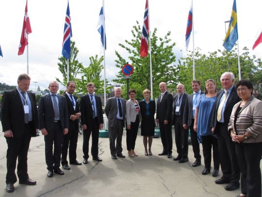 Færøyenes fiskeriminister Jacob Vestergaard, statssekretær i Sveriges Landsbygdepartementet Magnus Kindbom, Ålands næringsminister Frederik Karlstsrøm, Finlands landbruks- og skogbruksminister Jari Koskinen, statssekretær i Helse- og omsorgsdepartementet Kjell Erik Øie, fiskeri- og kystminister Lisbeth Berg-Hansen, landbruks- og matminister Trygve Slagsvold Vedum, visegeneraldirektør i FAO Ann Tutwiler,Islands fiskeri- og landbruksminister Steingrímur J. Sigfússon, Færøyenes handels- og industriminister Johan Dahl, Danmarks minister for mat, landbruk og fiskeri, generalsekretær i Nordisk Ministerråd Halldór Ásgrímsson og Grønlands fiskeriminister Ane Hansen. 