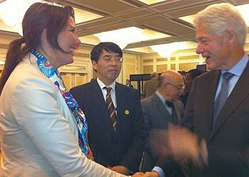 Statssekretær Gry Larsen møtte Bill Clinton. Foto: UD/Susan Eckey, FN-delegasjonen
