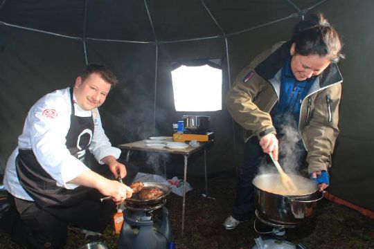 Kokkekunst av beste slag laget av unike råvarer i lavo.