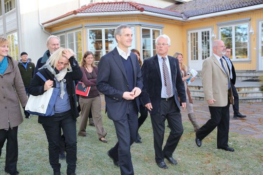 Helse- og omsorgsminister Jonas Gahr Støre og administrerende direktør Ole Johan Sandvand