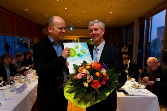 Gunnar Hillestad mottok BU-prisen 2012 av landbruks- og matminister Trygve Slagsvold Vedum i Berlin i dag.