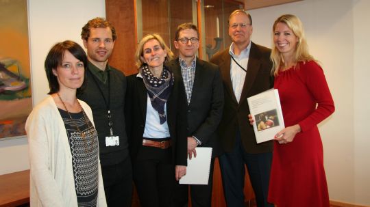 Overlevering av knockoututvalgets vurdering. Henriette Hillestad Thune, Kjartan Pedersen Gurholt, Kristin Veierød (utvalgets leder), Niels R. Kiær, Åsmund Berge og Mina Gerhardsen