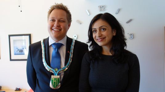 Ordfører i Åmot, Espen André Kristiansen og kulturminister Hadia Tajik.