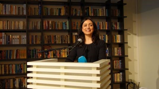 Kulturminister Hadia Tajik presenterer forslag om boklov på Litteraturhuset 26. april 2013