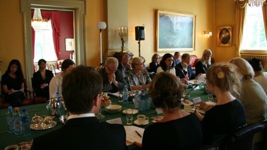 Møtebordet ved regjeringens toppmøte med frivilligheten 31. mai 2013