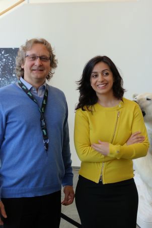 Odd-Halvdan Jacobsen fra Ungdommens kulturmønstring (UKM) og kulturminister Hadia Tajik på innspillsseminaret i Tromsø 13. juni 2013.
