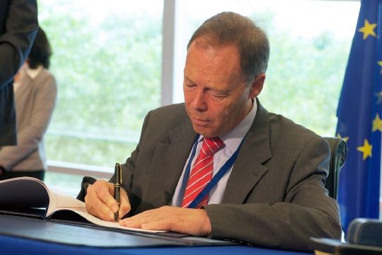 Ambassador Petter Wille signed Protocol No. 15 amending the European Convention on Human Rights.(©Council of Europe / Candice Imbert)