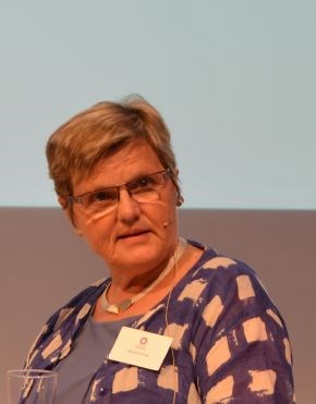 Rektor Olaug Karin Borge ved Kringlebotn skole på konferansen Spor endringer