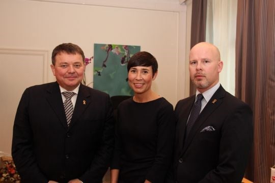 Statsråd Ine Marie Eriksen Søreide med statssekretær Øystein Bø (til venstre) og politisk rådgiver Audun Halvorsen (til høyre).