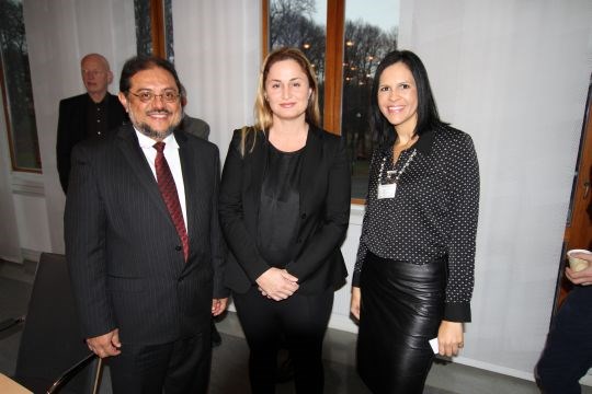 Fra venstre: Venezuelas ambassadør til Norge, José de Jesús Sojo Reyes, Ayhan Dilek, og Celma Regina Hellebust, styremedlem i The Brazilian-Norwegian Chamber of Commerce