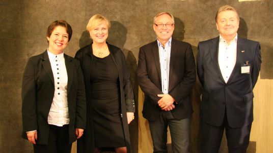 Pressekonferanse om Sykkel-VM i 2017. F.v. byrådsleder i Bergen Ragnhild Stolt- Nilsen, kulturminister Thorhild Widvey, Norges Cykleforbund president Harald Tiedemann Hansen og idrettspresident Børre Rognlien. 