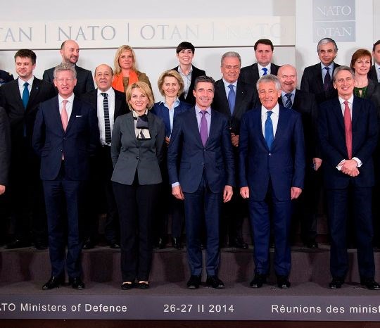 Bilde fra forsvarsministermøtet i NATO 26. - 27. februar 2014