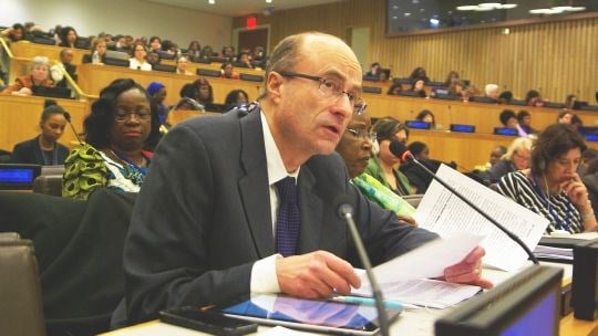Statssekretær Hans Brattskar holdt åpningsinnlegg under rundebordsdebatten ved FNs kvinnekonferanse i New York 10. mars. Foto: Mariken Bruusgaard Harbitz, FN-delegasjonen 