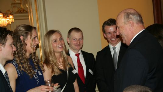 Sverre Lunde Pedersen, Ida Njåtun, Espen Aarnes Hvammen , Simen Spieler Nilsen og H.M. Kongen på Regjeringens OL-mottakelse 4. april 2014.
