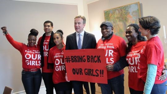 Bring back our girls-kampanjen møtte utenriksminister Brende i UD 13. mai. Foto: M.B. Haga/UD