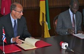 Statssekretær Hans Brattskar og Mosambiks viseutenriksminister Henrique Alberto