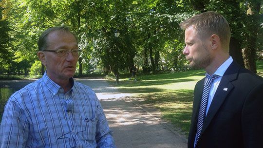 Helse- og omsorgsminister Bent Høie sammen med Finn Robin Sørlle.