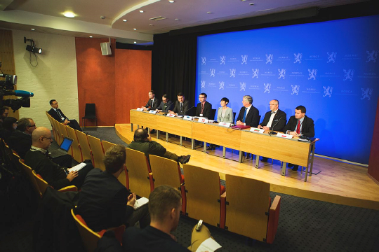 Det ble arrangert et pressemøte med forsvarsministrene fra flere land  13. november 2014.