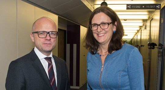 Statsråd Vidar Helgesen hadde samtaler med handelskommissær Cecilia Malmström i Brussel 19. november 2014. Foto: Stian Mathisen 