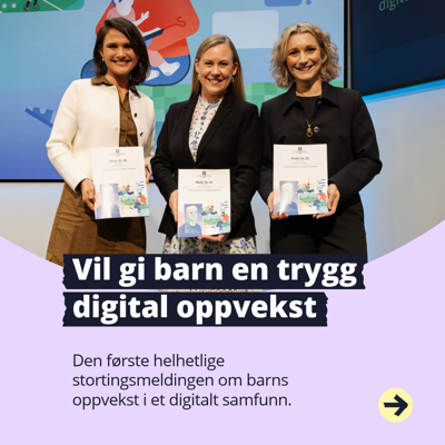 Kari Nessa Nordtun, Lene Vågslid og Karianne Tung holder stortingsmeldingen og ser i kamera