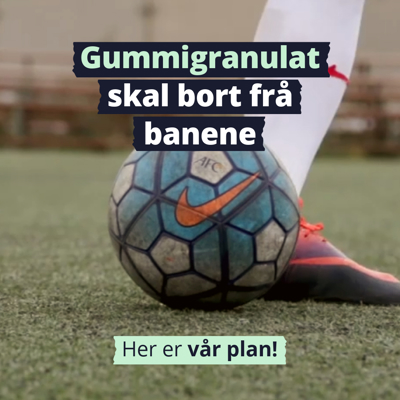 Fotball på en kunstgressbane med teksten "Gummigranulat skal bort frå banene"