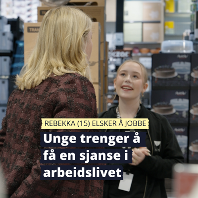 Rebekka på 15 snakker med arbeids- og inkluderingsminister Kjersti Stenseng i en Kitchn-butikk