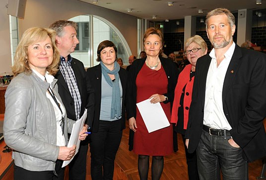 Partene i lønnsforhandlingene ved starten på forhandlingene i årets hovedtariffoppgjør. Foto: Terje Pedersen/ANB