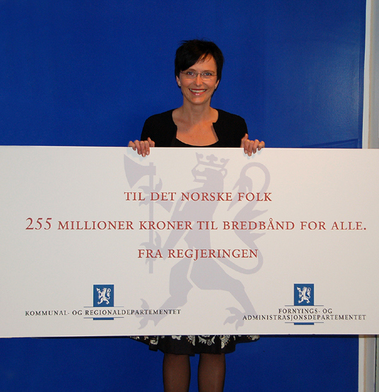 - Regjeringen innfrir bredbåndsløftene, sier bredbåndsminister Heidi Grande Røys.