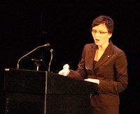 Fornyingsminister Heidi Grande Røys med operanøkkelen
