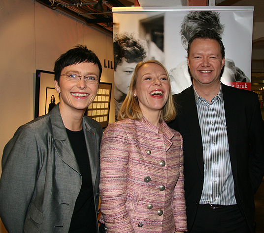 Fra venstre: fornyings- og administrasjonsminister Heidi Grande Røys,barne- og likestillingsminister Anniken Huitfeldt og prosjektleder Thomas Hepsø i Medietilsynet Trygg bruk. Foto: Arnfinn Eide, Medietilsynet