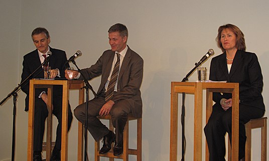 Utenriksminister Jonas Gahr Støre, miljøvernminister Erik Solheim og forsvarsminister Grete Faremo. - Foto: Forsvarsdepartementet