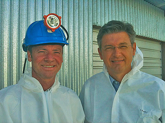 Statssekretær Roger Ingebrigtsen trykket på knappen og destruerte Norges siste beholdning av klaseammunisjon