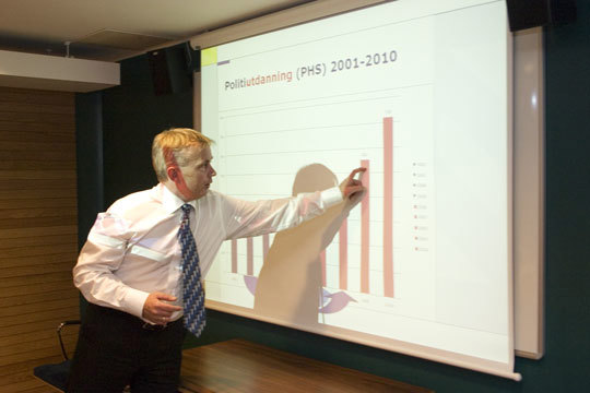 Justisminister Knut Storberget forteller om økningen i opptaket av studenter ved Politihøgskolen de siste årene.