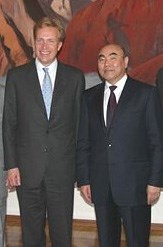 President Akar Akajev og Miljøvernminister Børge Brende
