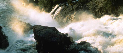 Regjeringen tar sikte på å få på plass et rammeverk for en mer helhetlig forvaltning av vassdragene i løpet av året. Foto: SFT
