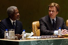 UN Secretary-General Kofi Annan and Chair of CSD-12 Børge Brende