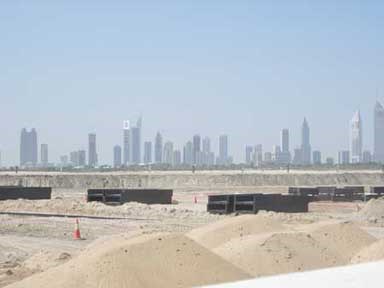 Dubai var vertsby for UNEP ( FNs miljøprogram) sin årlige konferanse for miljøvernministre. Byen er i dag verdens største byggeplass i forbindelse med den enorme satsingen på turisme. Foto: Miljøverndepartementet.