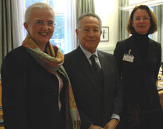 Minister of Environment Ms Helen Bjørnøy, Secretary-general of the IMO Efthimios E. Mitropoulos and Director General of Norwegian Shipowners' Association Marianne Lie. Foto: Ministry of Environment.