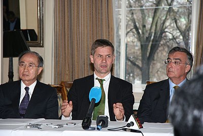 Minister of International Development, Mr. Solheim (middle)