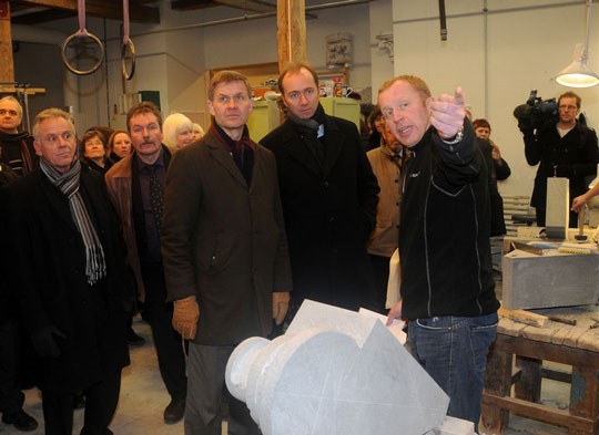 Statsrådene Giske og Solheim besøker restaureringsarbeidene for domkirken. Foto: Carl-Erik Eriksson