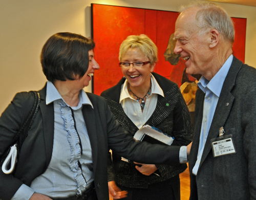 Direktør i KS, Sigrun Vågeng, Liv Signe Navarsete og KS-leder Halvdan Skard. Foto: Agnar Kaarbø/KRD.