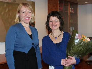 Kulturminister Anniken Huitfeldt og Ghandhistipendiat Marianne A. Olsen. Foto: KUD