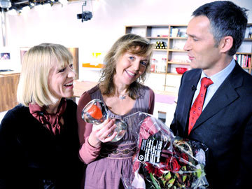 Vinner av Frivillighetsprisen 2010 Anne Semb sammen med kulturminister Anniken Huitfeldt og statsminister Jens Stoltenberg. Foto: Sven-Erik Røed, DrammensTidende