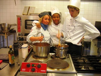 Dyktige kokkeelever ved Lier videregående skole. Foto: Øystein Haugerud