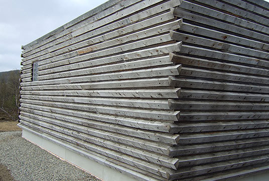 Øst-samisk museum i Neidenkledning av malmfuru