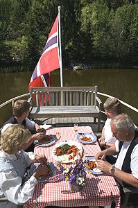 Mat på dampbåten. Foto: Per Andersen
